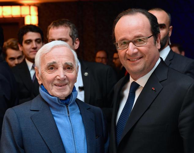 Charles AZNAVOUR et François Hollande - Photographe Steeve GUERBAZ - A L'IMAGE PRES